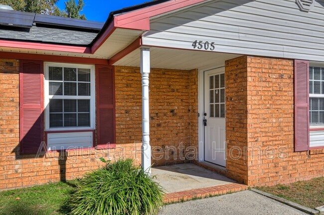 Building Photo - 4505 Colonial Rd
