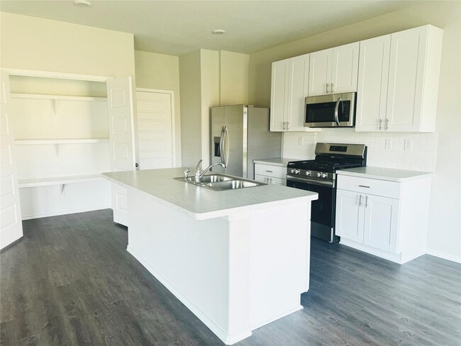 Building Photo - 21214 Mem Vis Dr