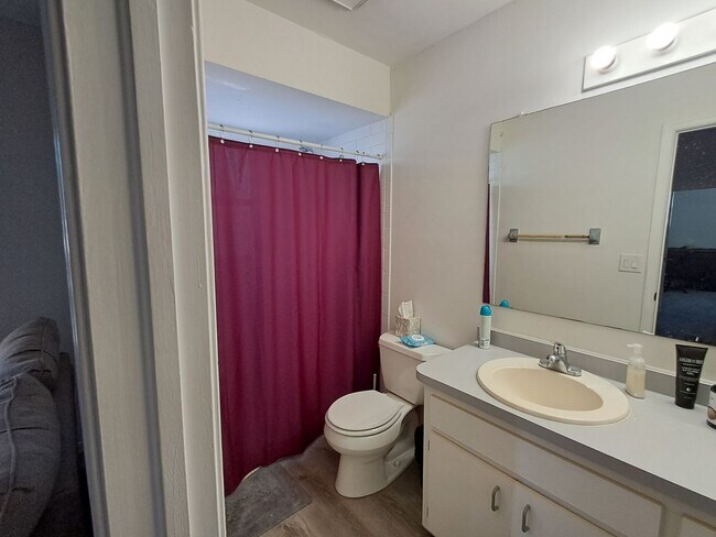 Building Photo - 13731 Markham Ln