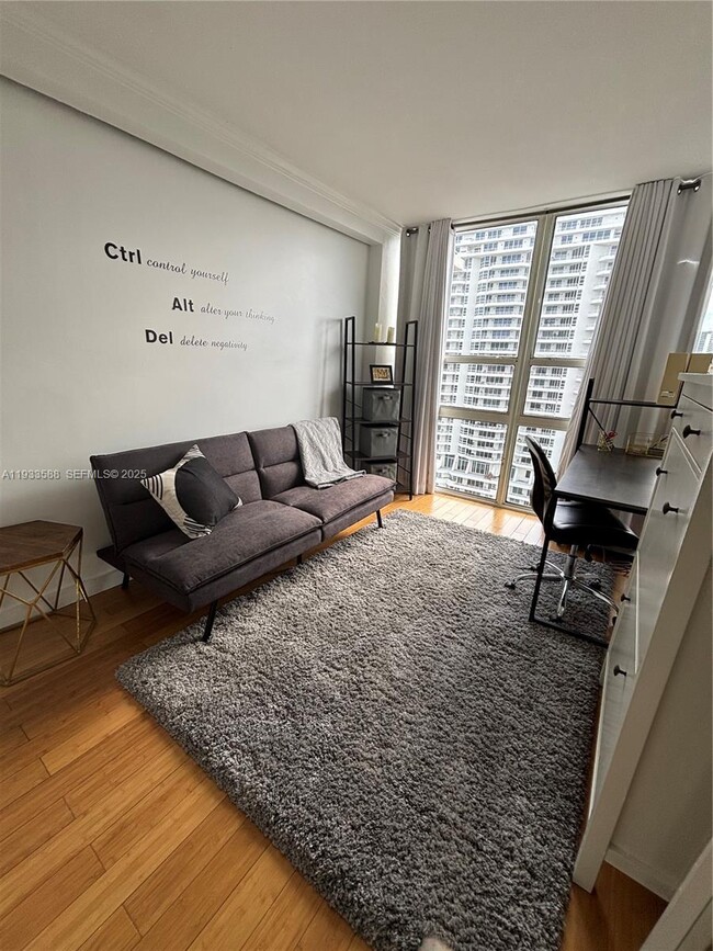 Building Photo - 600 NE 36th St