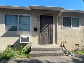 Building Photo - Great 1 bedroom 1 bath in Oakdale