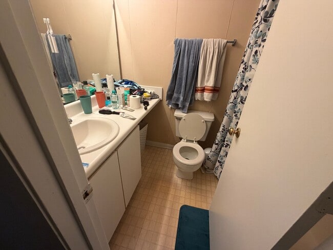 Building Photo - Spacious & Convenient Townhome Near Virginia Tech