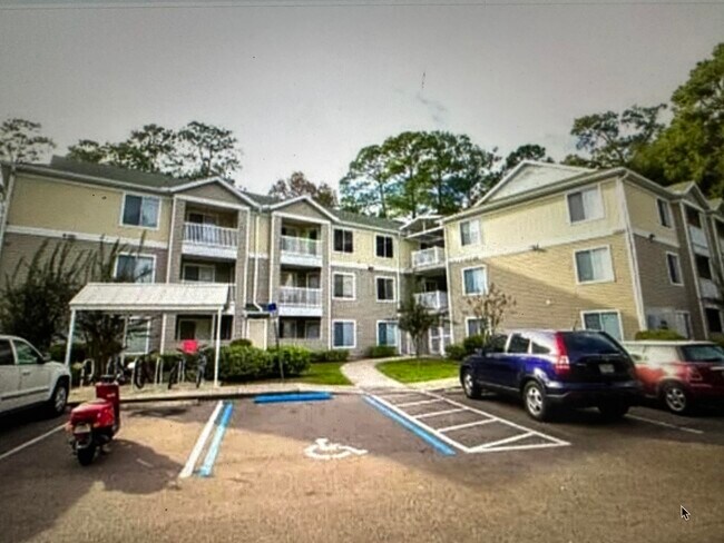 Building Photo - 4000 SW 23rd St