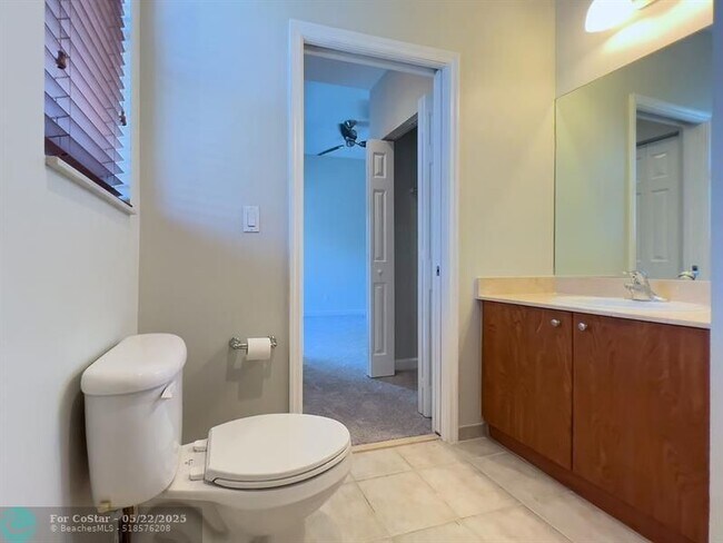 Building Photo - 2304 Vintage Dr