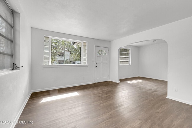 Building Photo - 503 W 16th St