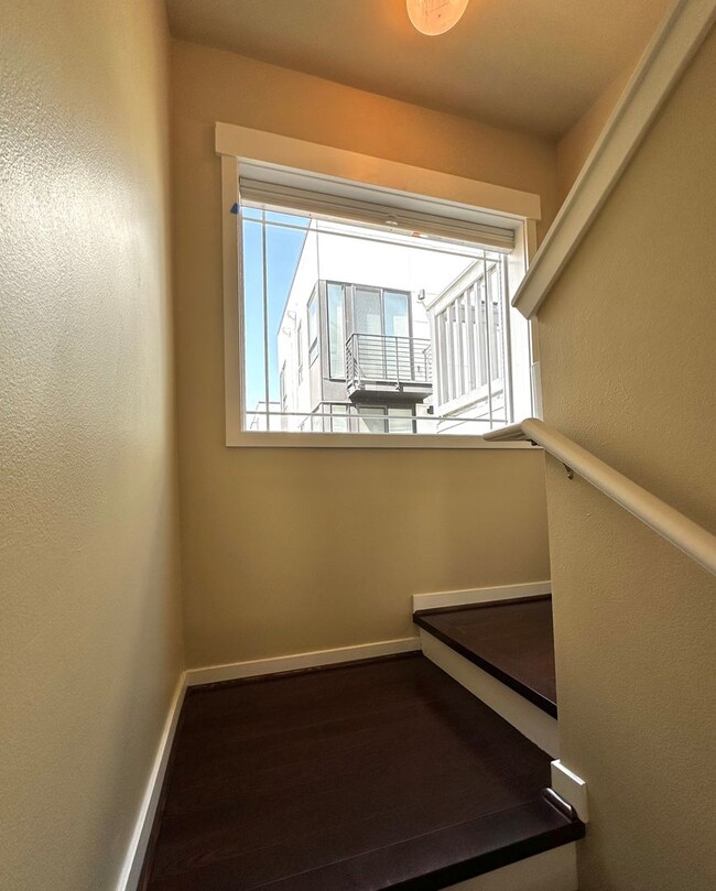 Building Photo - Beautiful, Luminous 2BR | 2.5BA in the Hea...