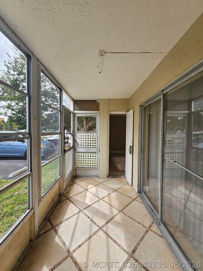 Building Photo - 4324 NW 9th Ave