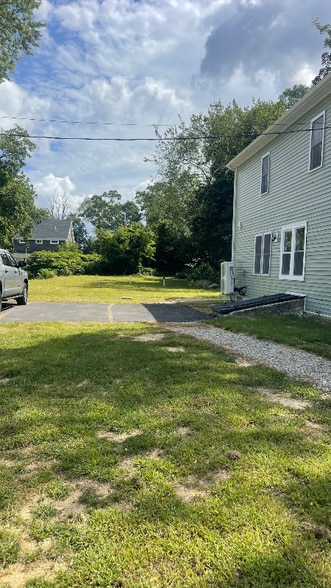 Building Photo - 16 N Main St