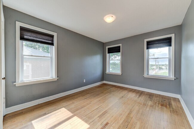 Building Photo - 4948-4948 Kemper Ave