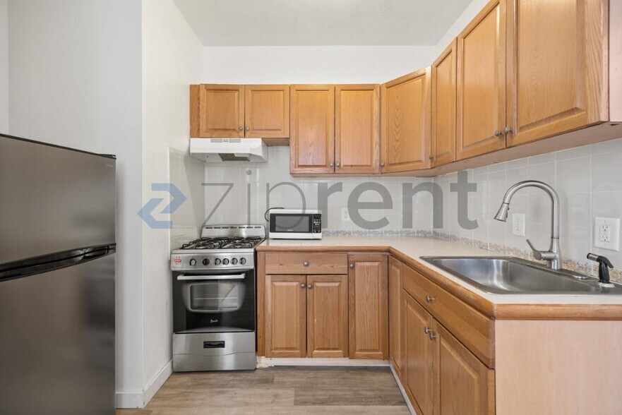 Building Photo - Unit 3