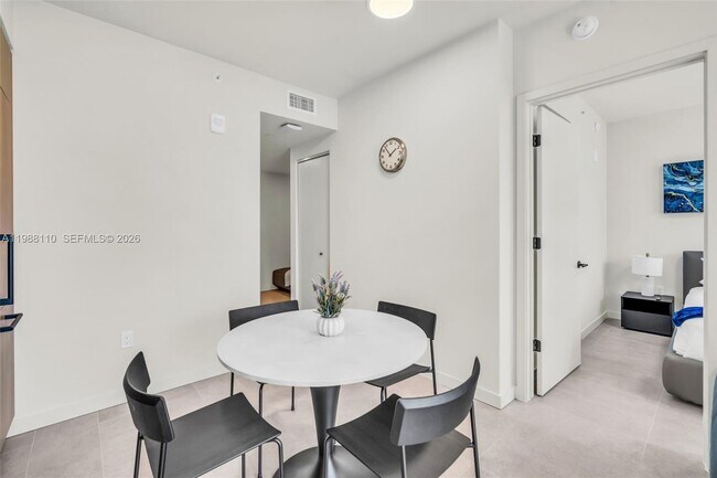 Building Photo - 121 NE 5th St