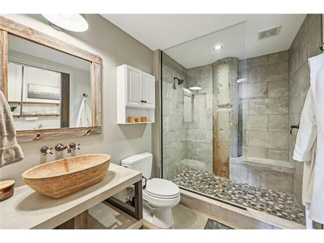 Building Photo - 718 N Washington Ave