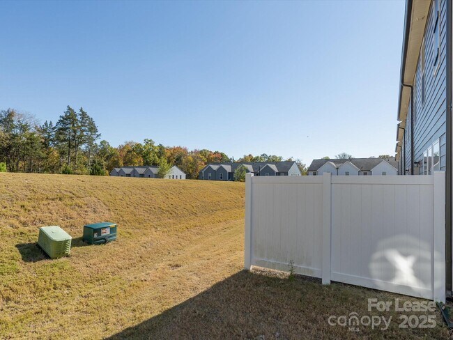 Building Photo - 13124 Rover St