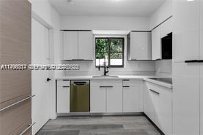 Building Photo - 3220 S Le Jeune Rd