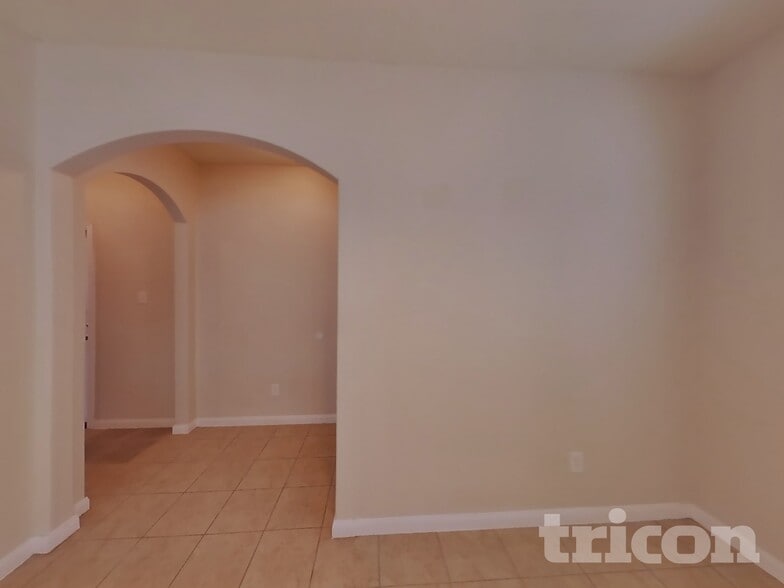 Building Photo - 4607 Le Villas