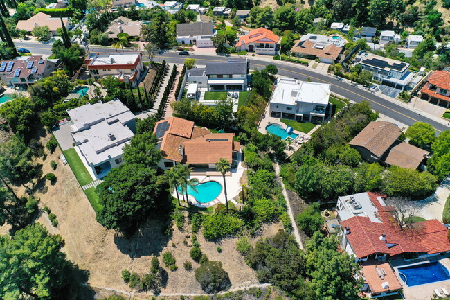 Building Photo - 16946 Encino Hills Dr