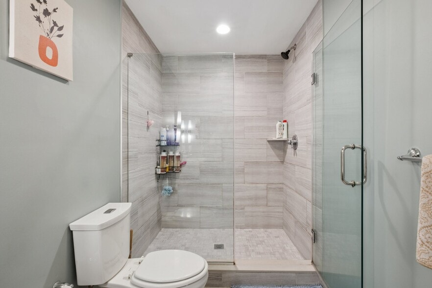 Full Bathroom - 1210 N. 27th Street