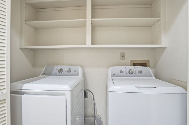Building Photo - 2 bedroom 2 bath condo located at 406 W. Charleston Rd, Palo Alto 94301