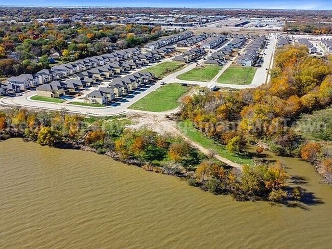 Building Photo - 5632 Shore Point Trl
