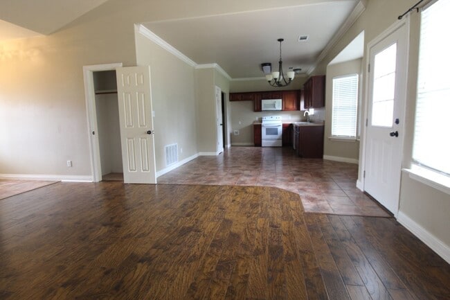 Building Photo - designed for comfort : 3 Bedroom 2 Bath