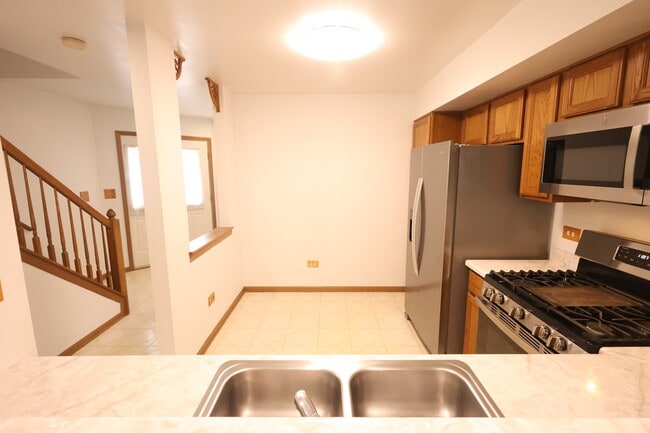 Building Photo - 1840 Grove Ave