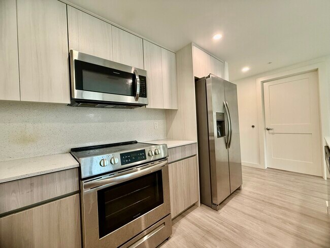 Building Photo - Silver Bluff Underline