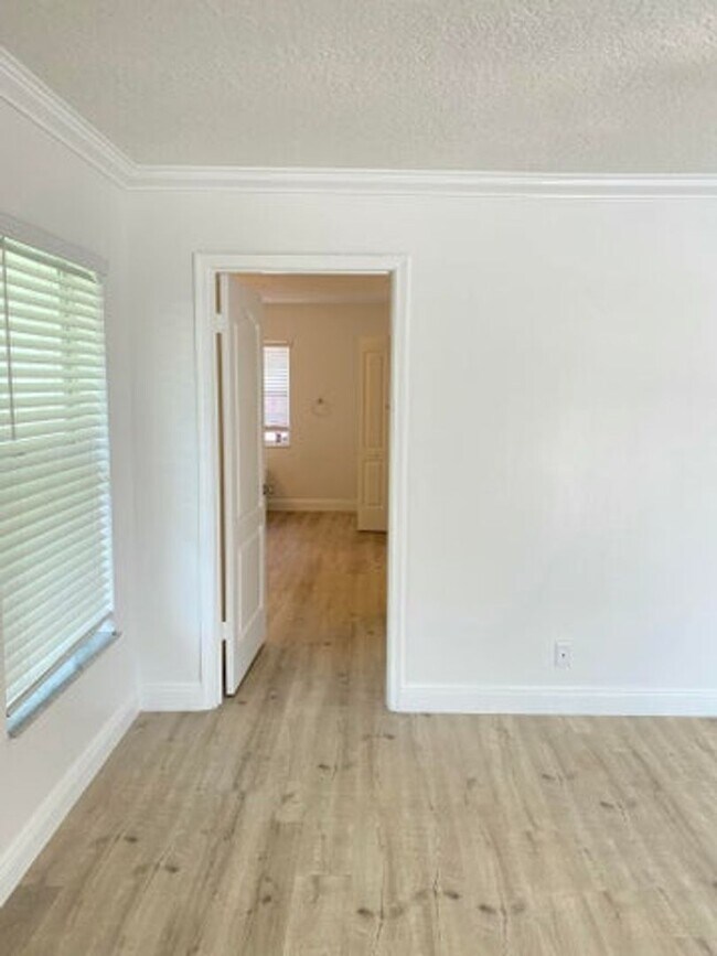 Building Photo - 4593 Bucida Rd