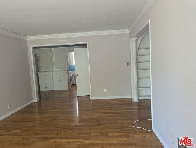 Building Photo - 1323 N Olive Dr
