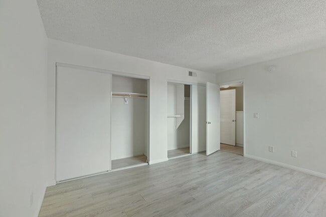 Building Photo - 7233 Loma Verde Ave