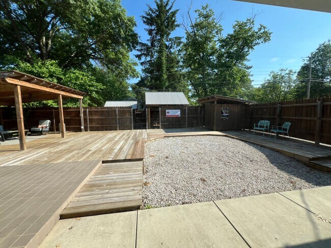 Building Photo - Home with Paradise Setting in Backyard! Available July 2026!! $2,400 Monthly!