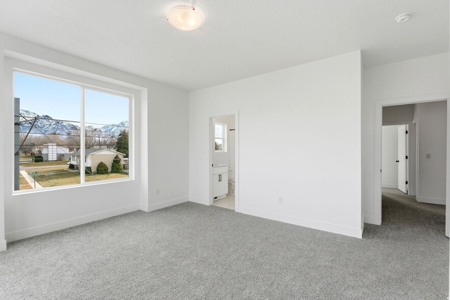 Building Photo - 144 E Chambord Ct