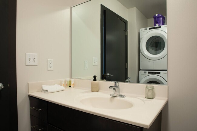 Building Photo - 333 W State St