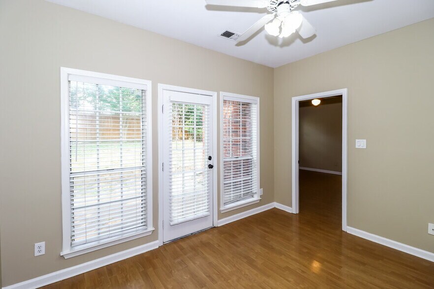 Building Photo - 8170 Timber Knoll Ln