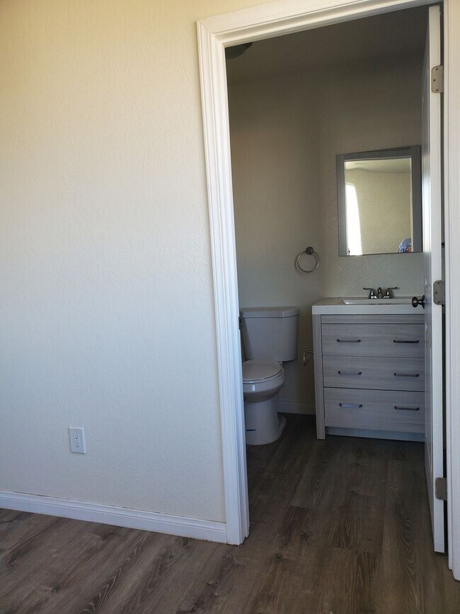 Building Photo - MULTI-FAMILY HOUSE