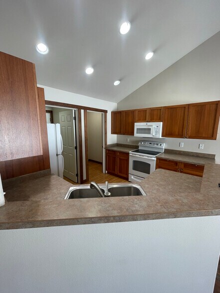 Building Photo - 1429 11th St W