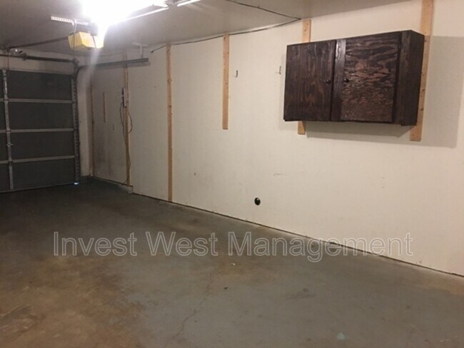 Building Photo - 13216 NE Salmon Creek Ave