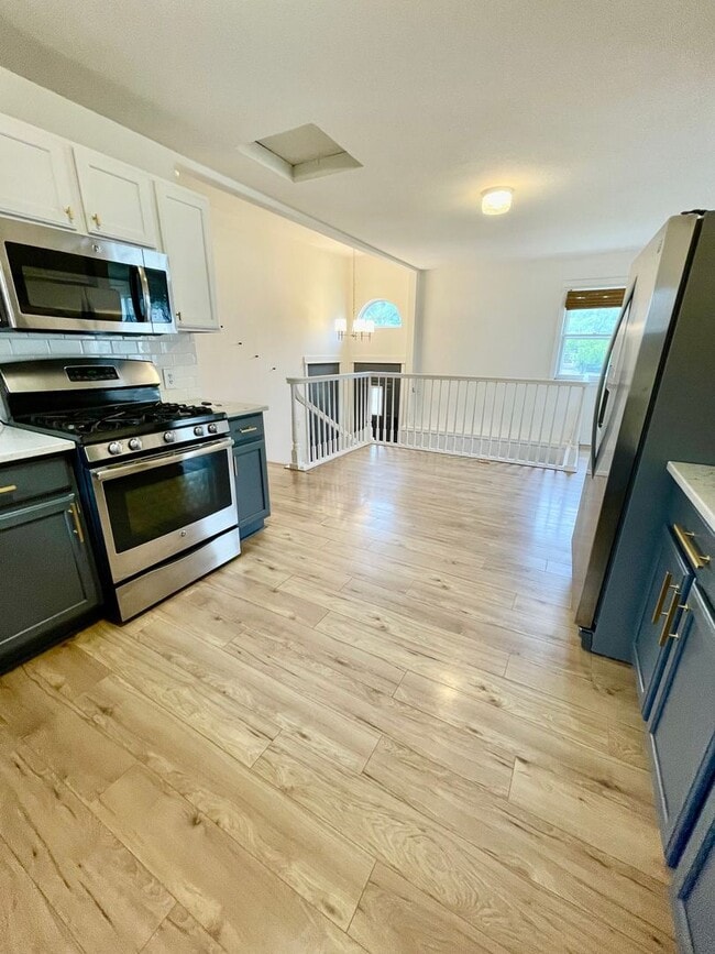 Building Photo - Beautifully Renovated 4-Bedroom Home Near West Blvd