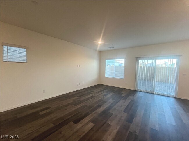 Building Photo - 510 Golden Cardinal Ave