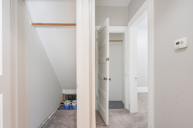 Building Photo - GATED OFF STREET PARKING - Top Floor Unit ...