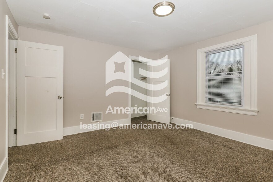 Building Photo - 133 E Elmwood Ave