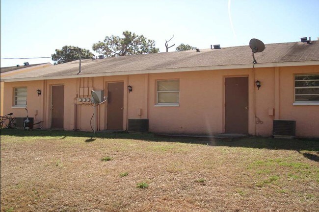 Building Photo - Palm Gardens
