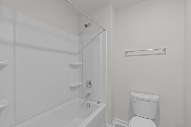 Building Photo - Stunning 5 Bedroom Home with a Fully Fenced In Yard!