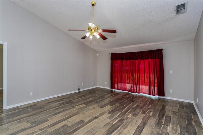 Building Photo - 2235 Lake Pointe Cir