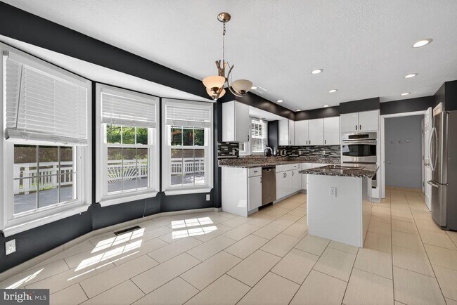 Building Photo - 12320 Pissaro Dr