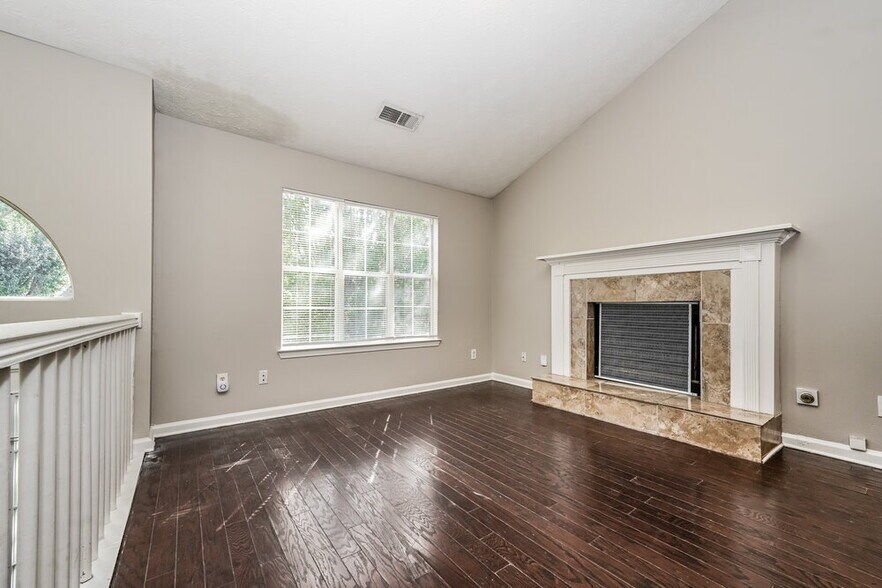 Building Photo - 7105 E Village Ct