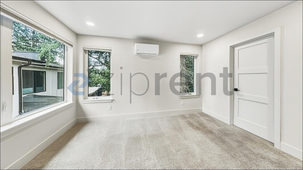 Building Photo - Unit