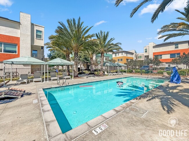 Building Photo - Beautiful 4BD/4BA Townhouse in Otay Ranch ...