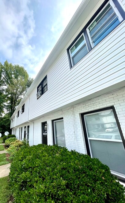 Building Photo - 2909 Burgess Drive