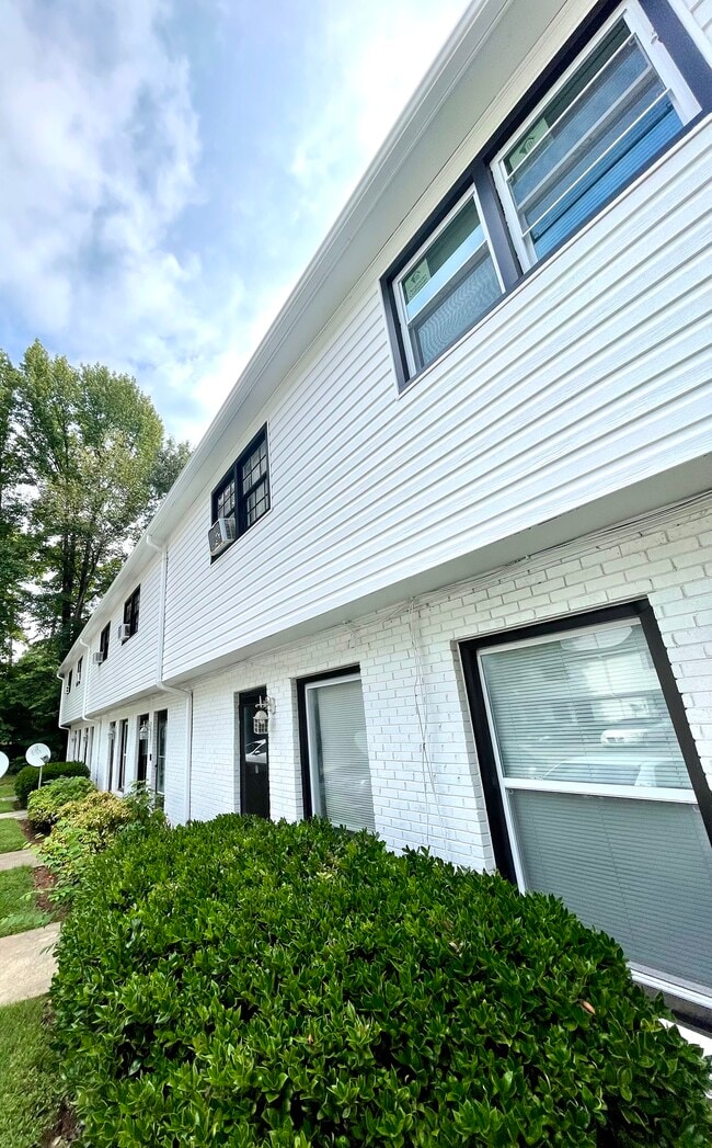 Building Photo - 2909 Burgess Drive