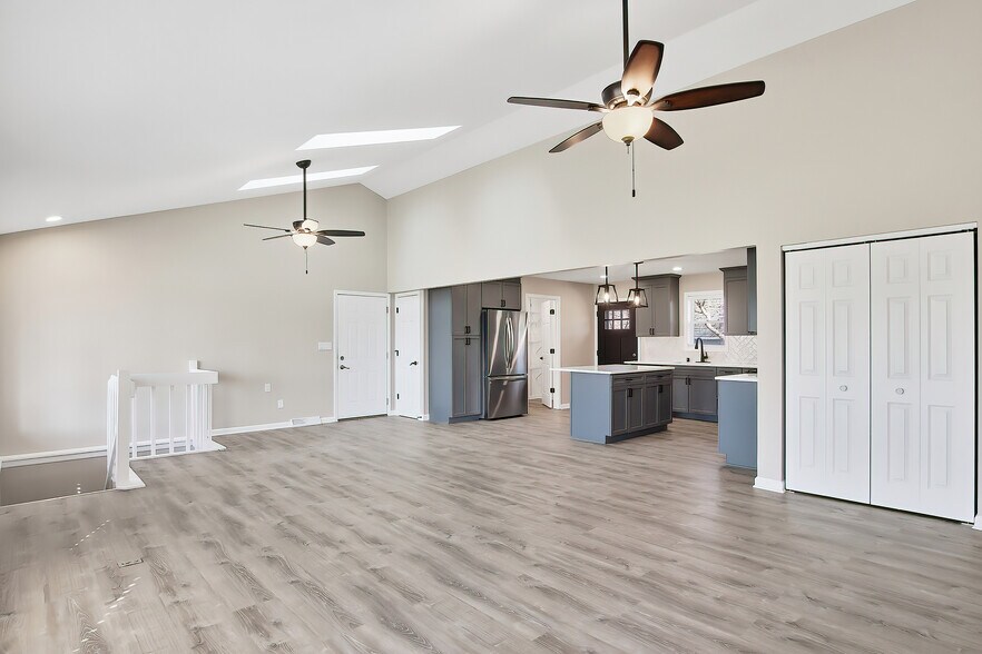 Building Photo - 6582 Lakeside Rd